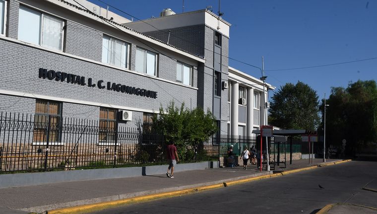 El agente trabajaba en el Hospital Lagomaggiore y tras el alta médica en julio de 2020 nunca volvió a sus funciones. Foto: ALF PONCE MERCADO / MDZ