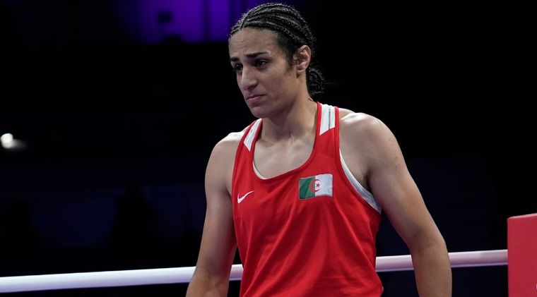 Imane Khelif clasificó a cuartos de final en medio de una polémica Foto: EFE