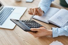 Una fórmula sencilla y rápida para calcular el medio aguinaldo de diciembre 2023. Foto: Freepik