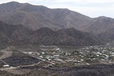 Investigadores y especialistas debatieron sobre el impacto ambiental y social de la urbanización en zonas de riesgo en Mendoza.