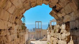 El Estadio Romano de Trimontium, ubicado en la actual ciudad de Plovdiv, Bulgaria, se encuentra sepultado justo debajo de la principal calle peatonal del centro urbano. El concurso busca transformar el aspecto actual del paso Trimontium y mejorar especialmente la accesibilidad. El túnel funciona como una de las puertas hacia las estructuras del antiguo Forum de Philippopolis.