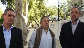 El intendente que hizo la jugada junto a su pares. Foto: Maximiliano Ríos/MDZ