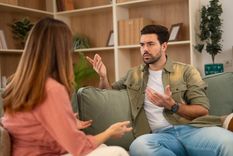 El estudio que revela por qué muchos hombres evitan acercarse a una mujer
