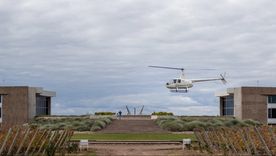 Mendoza cuenta con helipoints para que los turistas sobrevuelen viñedos, cerros y demás puntos claves. Foto: Helitronador