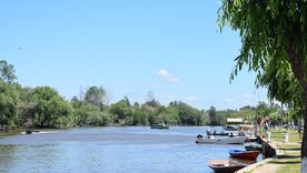 En este pueblo, los paseos en lancha y la pesca deportiva son parte esencial de la experiencia turística. En este pueblo, los paseos en lancha y la pesca deportiva son parte esencial de la experiencia turística.