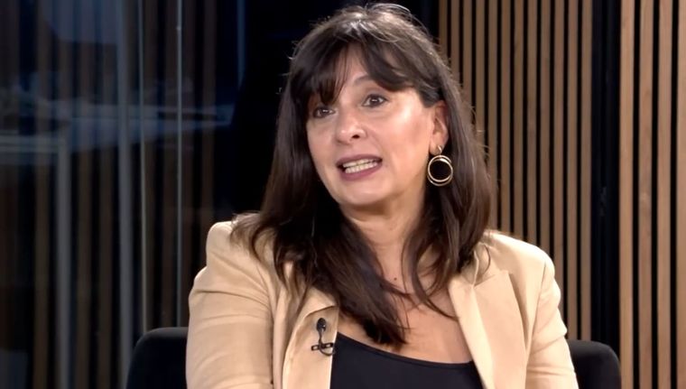 La periodista le realizó una contundente pregunta a Burlando. Foto: Capturas de pantalla/ Youtube: Infobae