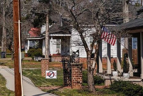 El centro de detención haría que la población de Social Circle se triplicara. El centro de detención haría que la población de Social Circle se triplicara.