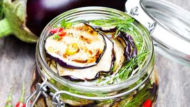 Berenjenas es escabeche Una receta delciosa para hacer en pocos pasos. Foto: Shutterstock
