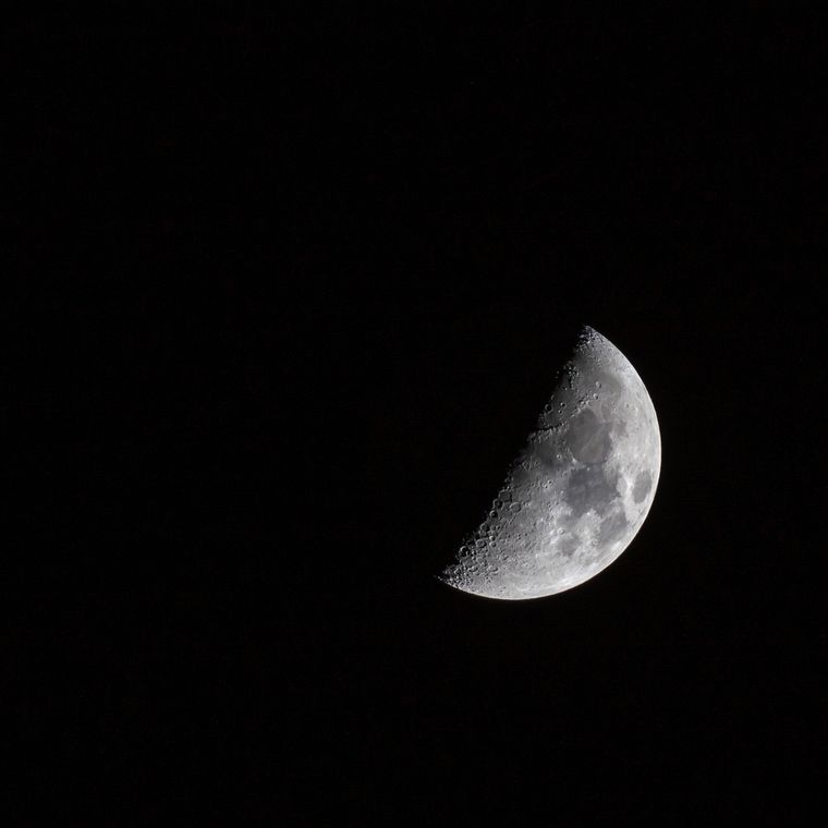 La luna será la protagonistas de algunos de los fenómenos astronómicos que se darán a fin de mes. Foto: Freepik
