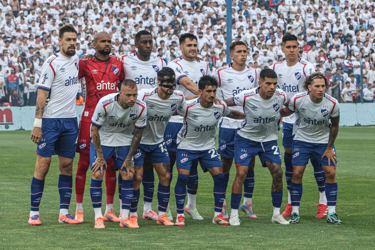 Nacional de Montevideo, que acaba de consagrarse campeón uruguayo, quiere a Enzo Pérez. Nacional de Montevideo, que acaba de consagrarse campeón uruguayo, quiere a Enzo Pérez.