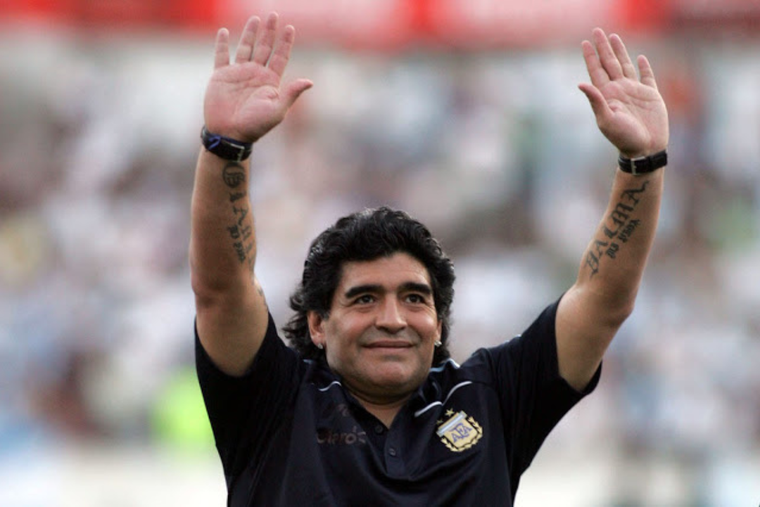 Maradona dirigió a tres mendocinos en 2010. Foto: Archivo