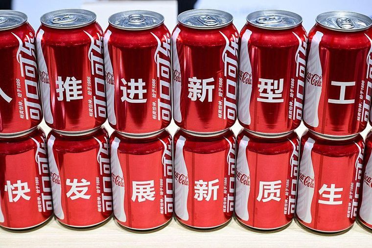 Los nutricionistas están de acuerdo: sin importar el tipo de azúcar que contengan, las bebidas azucaradas pueden llevarnos a excedernos en el consumo de calorías.