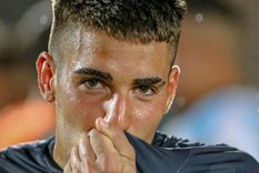 El defensor se ha ganado el cariño de los hinchas leprosos. Foto: Fabián Salamone / MDZ