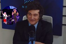 El mandatario quedó expuesto. Foto: captura de video YouTube / Neura Media / Instagram: @acdc / @christiegoodwin.