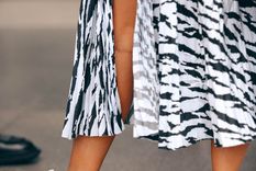 Las zapatillas que se usarán tienen plataforma. Las zapatillas que se usarán tienen plataforma.