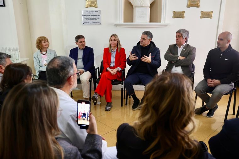 En el Hospital Materno infantil Ramón Sardá estuvieron presentes Jorge Macri y Clara Muzzio. 
