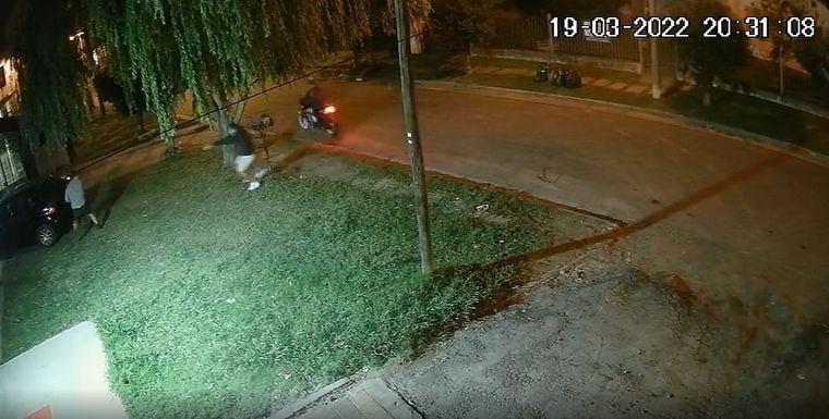 El hombre se resistió a piedrazos