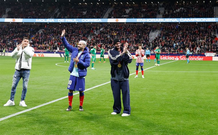 Atlético de Madrid De Paul, Correa y Molina fueron homenajeados por el campeonato del mundo en Madrid. Foto: @Atleti