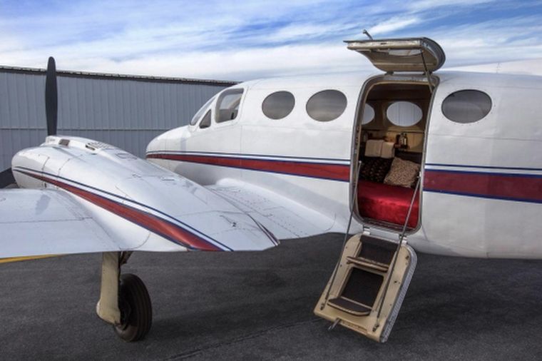 La aerolínea privada ofrece un vuelo de 45 minutos para que las parejas puedan cumplir sus fantasías en un vuelo que sobrevuela Las Vegas Foto: Love Cloud