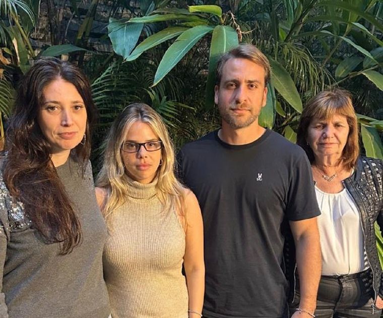 La influencer denunció el hecho de violencia y su familia la acompañó. 