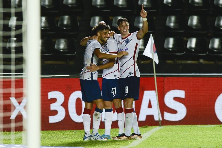 Blandi festeja el segundo de San Lorenzo ante Sarmiento de Resistencia. Foto: Télam