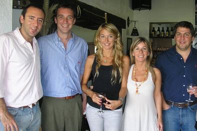 MDZol | Juan Pablo Candisano, Fernando Gabrielli, Celina Odoriz, María José Napal, Diego Lago y Valentina Mussuto, entre los protagonistas del asado. Foto: MDZ