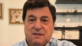 El ex futbolista y presidente del Millonario, Daniel Passarella, le hizo llegar un afectuoso saludo a los hinchas en un momento poco oportuno y con detalles insólitos. El ex futbolista y presidente del Millonario, Daniel Passarella, le hizo llegar un afectuoso saludo a los hinchas en un momento poco oportuno y con detalles insólitos.