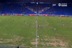 Vélez enfrentó a Platense en un Amalfitani con el césped en malas condiciones. La situación generó repercusiones y la LPF intervino. Foto: Captura de TV