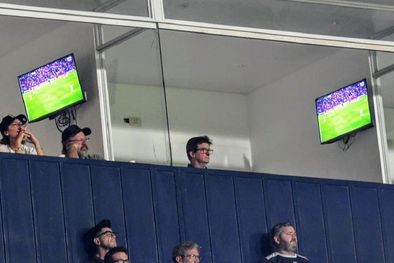 MDZol | Al igual que ante Lanús, Alfredo Berti siguió el partido de la Lepra desde el palco. El DT cumplió la sanción y podrá estar en el banco de suplentes frente a Huracán. Foto: ALF PONCE MERCADO / MDZ