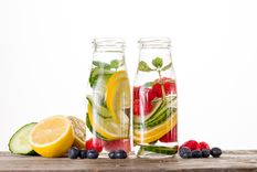 No te pierdas la oportunidad de hacer estas refrescantes aguas. Foto: Freepik.es
