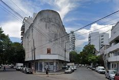 El edificio que se incendió está ubicado en diagonal 77 y 48, a tres cuadras de la Gobernación. El edificio que se incendió está ubicado en diagonal 77 y 48, a tres cuadras de la Gobernación.