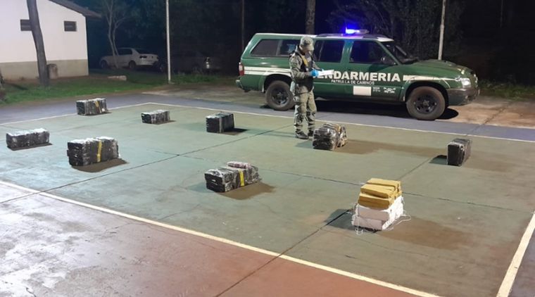 Una patrulla de gendarmes detectó la droga distribuida en 12 bultos. Foto: Gendarmería Nacional
