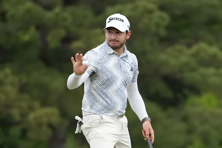 Un golfista argentino y un festejo viral tras hacer hoyo en uno. Foto: IG: @Aletosti1