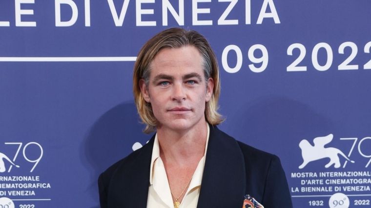 Foto: https://www.panoramaweb.com.mx/tendencias/2022/9/7/chris-pine-rompe-el-silencio-confiesa-si-harry-styles-le-escupio-en-el-festival-de-cine-de-venecia-14607.html