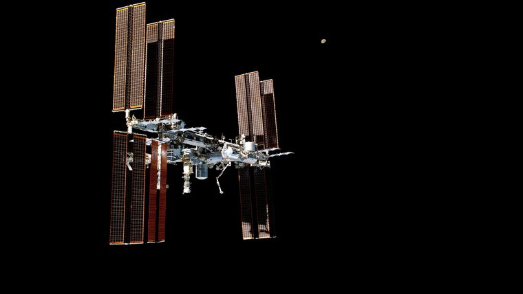 La Estación Espacial Internacional tendrá un paso muy brillante sobre Argentina y será visible durante varios minutos si el cielo se mantiene despejado. La Estación Espacial Internacional tendrá un paso muy brillante sobre Argentina y será visible durante varios minutos si el cielo se mantiene despejado.