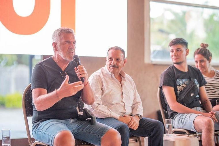 Shows. Ricardo Quintela con el actor Dady Brieva. Foto: MDZ