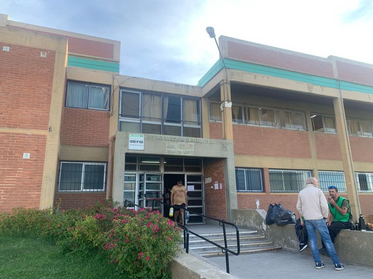 Los vecinos más afectados se refugiaron en el establecimiento a lo largo de toda una semana Foto: Agustina Castro/MDZ