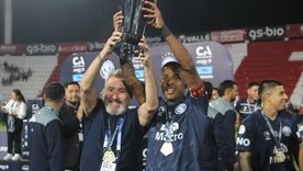 Daniel Vila y Sebastián Villa hicieron historia en Independiente Rivadavia. El presidente de la Lepra blanqueó las negociaciones con River, pero... Daniel Vila y Sebastián Villa hicieron historia en Independiente Rivadavia. El presidente de la Lepra blanqueó las negociaciones con River, pero...