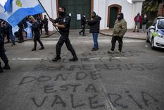 La protesta de los policías frente a la quinta de Olivos Foto: Télam La protesta de los policías frente a la quinta de Olivos Foto: Télam