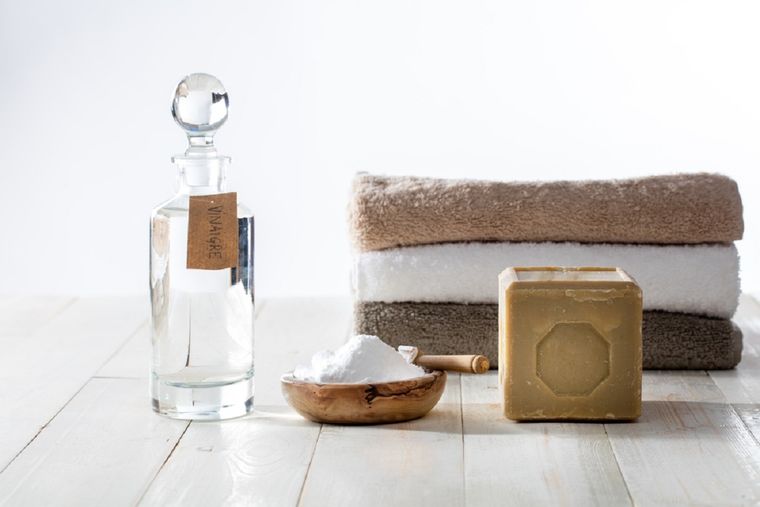 El vinagre blanco es el ingrediente más importante al lavar la ropa Foto: Shutterstock El vinagre blanco es el ingrediente más importante al lavar la ropa Foto: Shutterstock