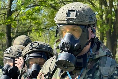 MDZol | Los ciudadanos polacos comunes se han estado inscribiendo en días de entrenamiento militar anticipándose a un ataque militar. Foto: BBC