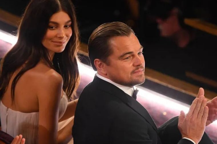 LEO DICPARIO Y CAMILA MORRONE FUERON FOTOGRAFIADOS JUNTOS. LA PAREJA DISFRUTÓ DE UN DÍA DE PLAYA EN MALIBÚ.