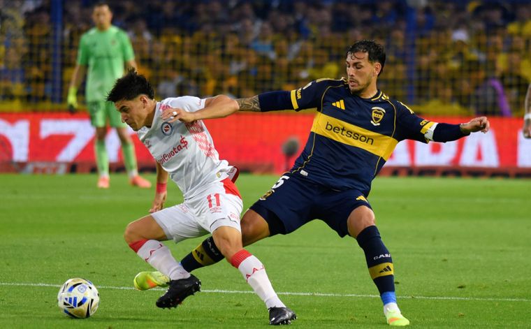 Además de ser clave para Boca por su juego y su pegada, Leandro Paredes volvió a dar la nota por su forma soez de dirigirse a los árbitros.