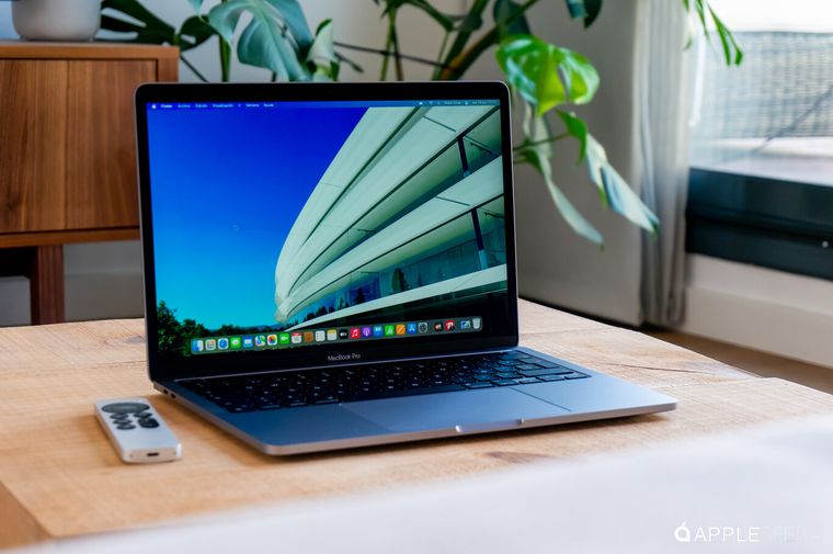 Esta MacBook tiene una pantalla de 13 pulgadas. Esta MacBook tiene una pantalla de 13 pulgadas.