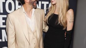 ¡Gran noche! Juan Minujín posó junto a Angelina Jolie en el Festival de Cine de Toronto Foto: Instagram