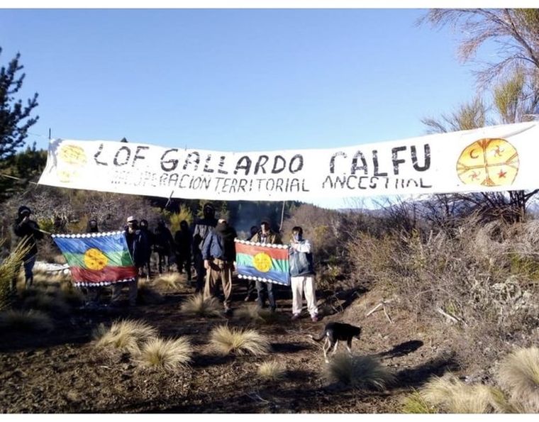Los mapuches tomaron el terreno con ayuda del Gobierno y cercaron las entradas y salidas de la familia propietaria