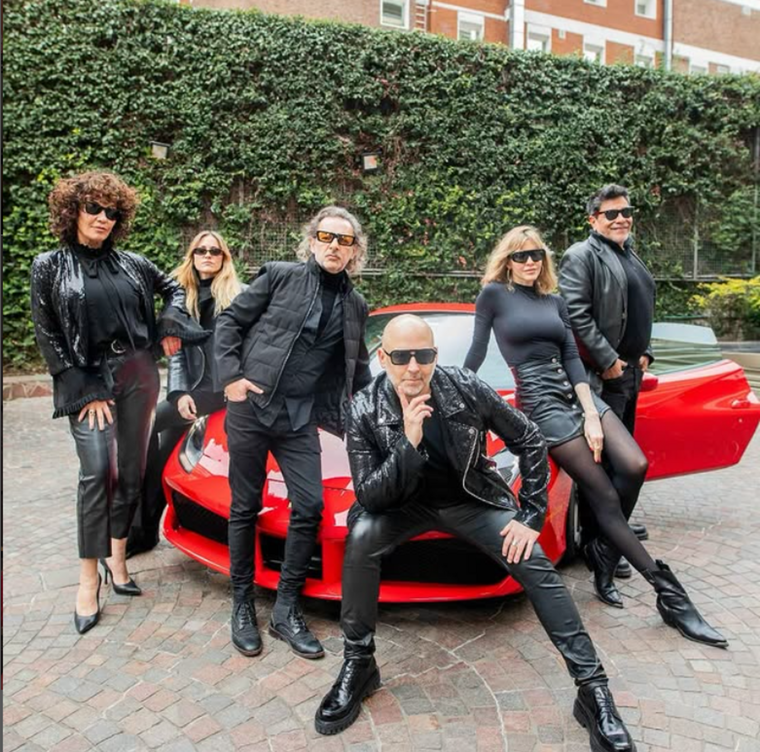 José María Muscari junto a su elenco. José María Muscari junto a su elenco.