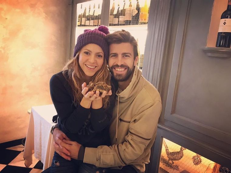 Shakira y Gerard Piqué Shakira y Gerard Piqué