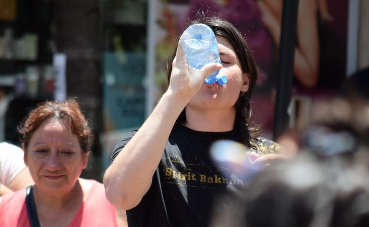 Se espera un día con mucho calor y habrá que hidratarse correctamente Foto: Foto archivo