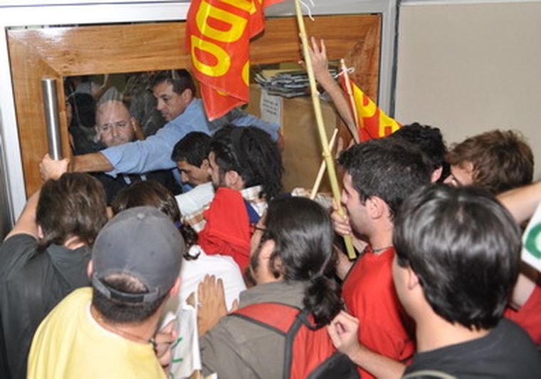 El concepto de la oposición se desdibujó tras los disturbios. Foto: Pachy Reynoso / MDZ